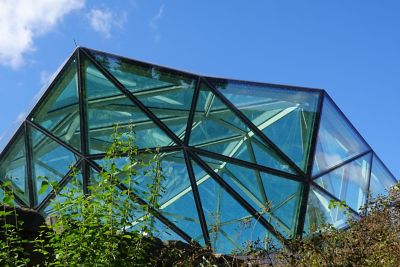 Glass rock made with Saflex FlySafe 3D PVB interlayers in 9-mm shiny sequin