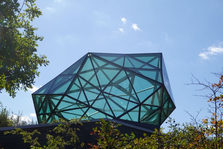 Glass rock feauring Saflex FlySafe 3D  