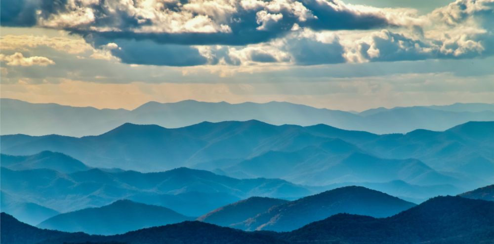  Mountainous landscape of the Appalachians under a cloudy sky. 