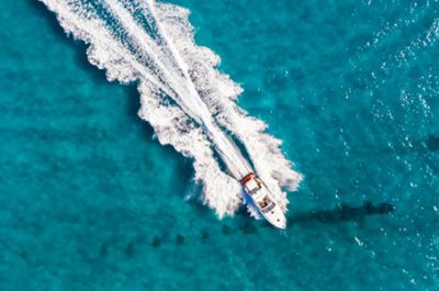 Birdseye view of a boat in the water 