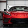 Corvette C8 rojo que destaca los beneficios de la película de protección de pintura y el revestimiento cerámico PPF Valor de LLumar 