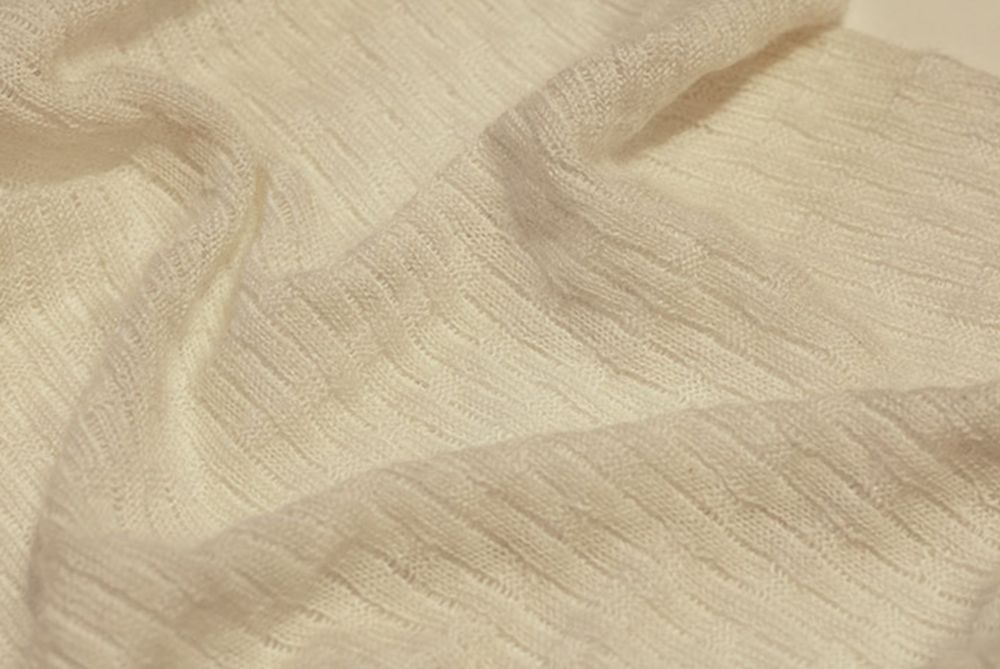 Closeup creme sweater 