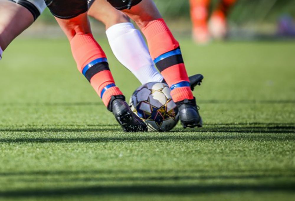 Two football players disputing the ball 