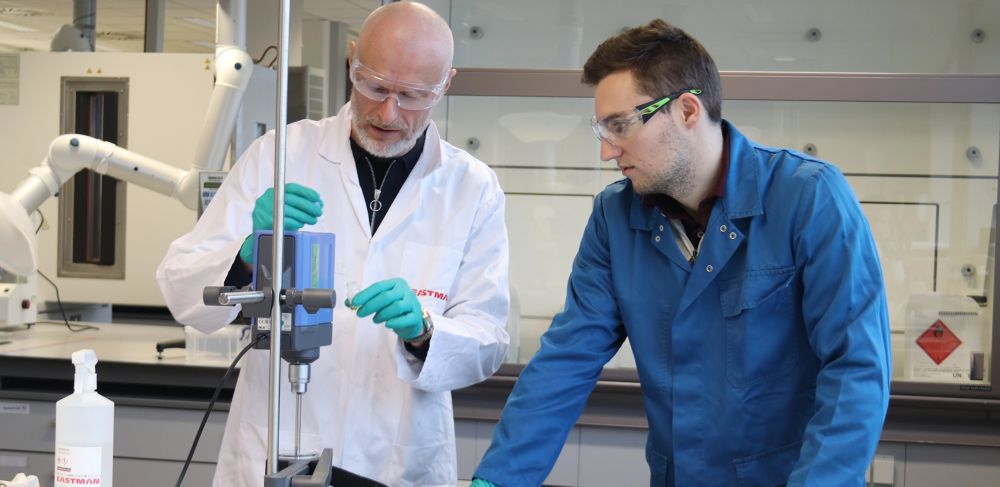 Two men working on a laboratory in Ghent 