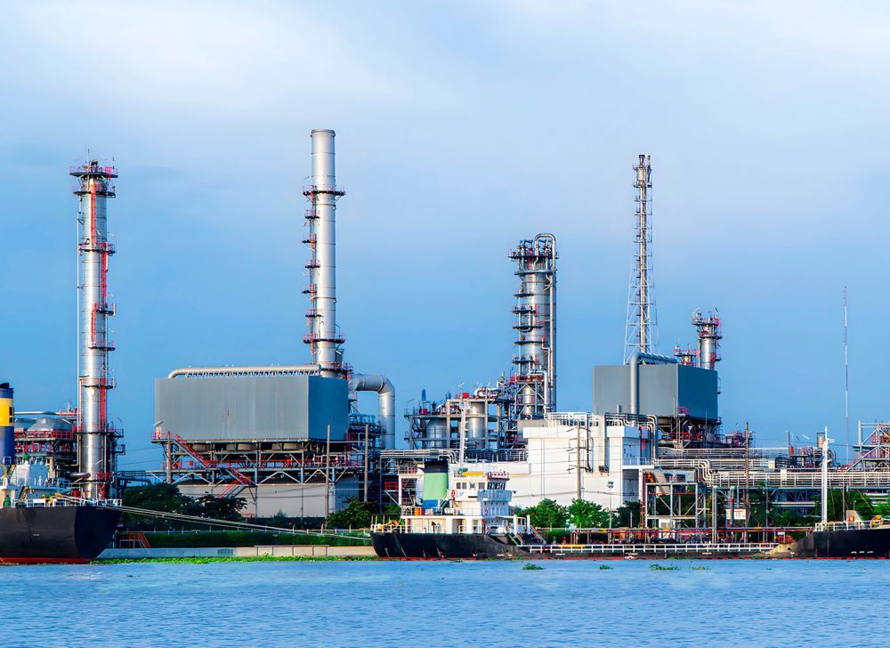 A landscape view of a modern gas refinery. 
