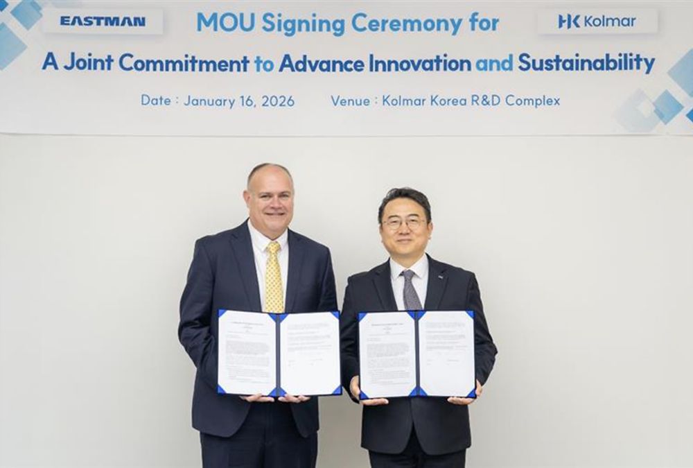 Travis Smith of Eastman and Han Sang-keun of Kolmar Korea pose together, holding copies of the memorandum.  
