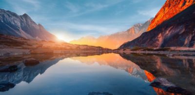 Lake and mountain landscape.