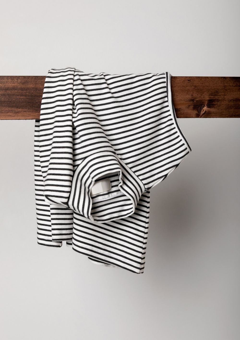 Naia Renew staple fiber - Black and White 