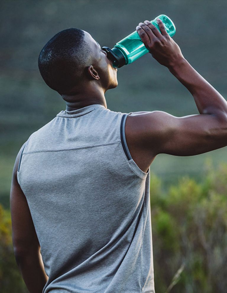Sportsman drinking water from a bottle made of Eastman Tritan. 