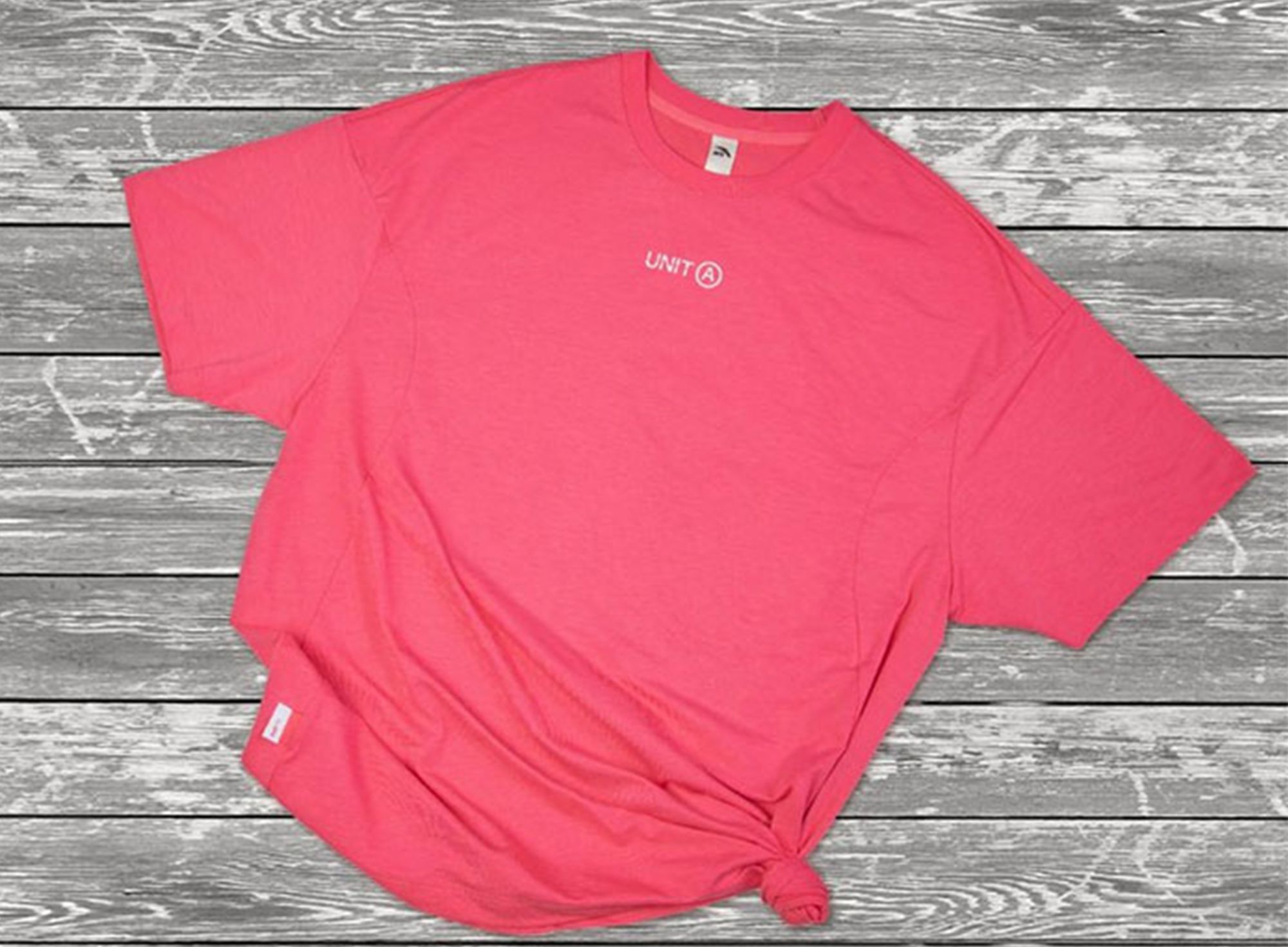 Red sportswear t-shirt brand ANTA 