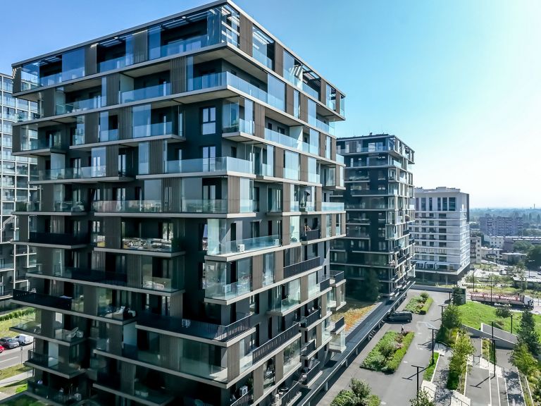 Building with glass balustrades  